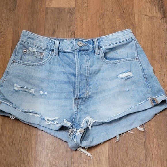 H&M jean shorts - Picture 1 of 3